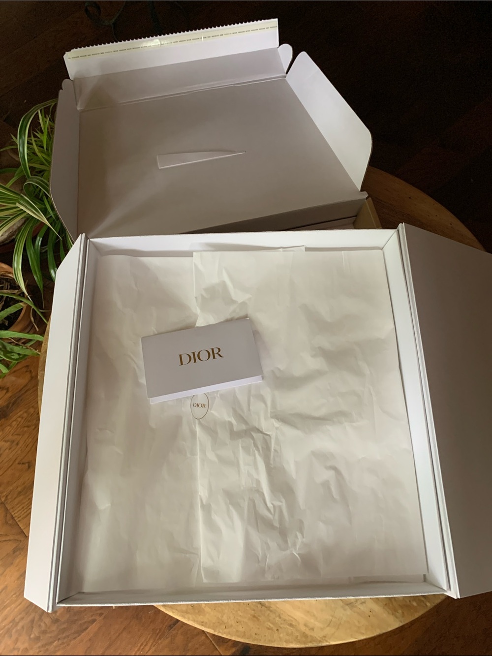 DIOR Gift Box - Large - Picture 8 of 9
